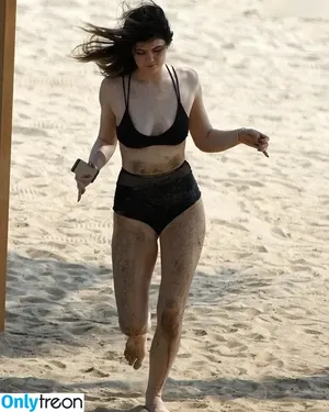 Kendall Jenner / KendallJenner nude photo #3387