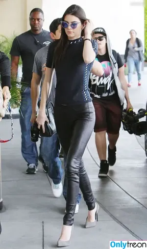 Kendall Jenner / KendallJenner nude photo #3402