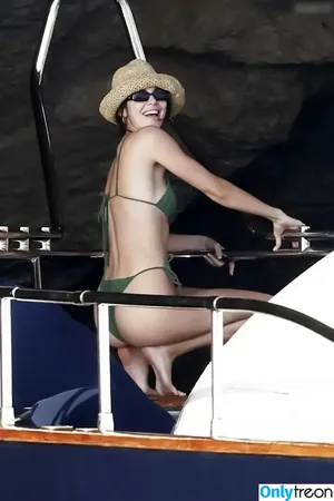Kendall Jenner / KendallJenner nude photo #3515