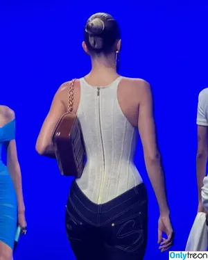 Kendall Jenner / KendallJenner nude photo #3925