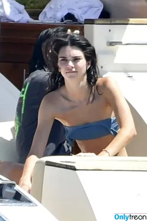 Kendall Jenner / KendallJenner nude photo #3992