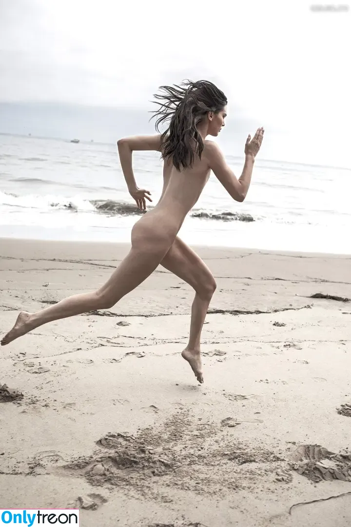 Kendall Jenner nude photo #3001 (KendallJenner)