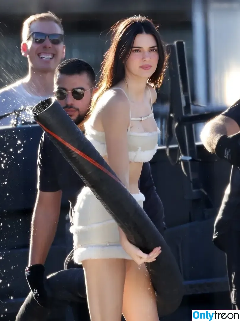 Kendall Jenner nude photo #3014 (KendallJenner)