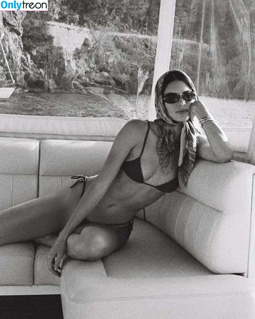 Kendall Jenner nude photo #3063 (KendallJenner)