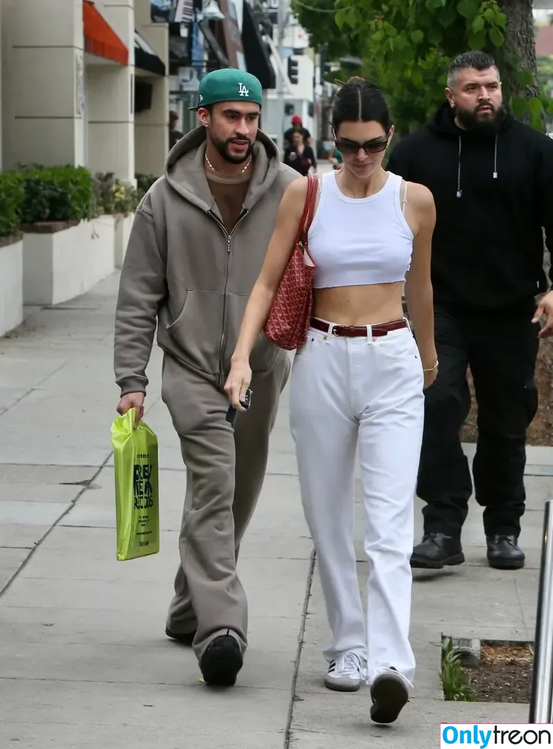 Kendall Jenner nude photo #3146 (KendallJenner)