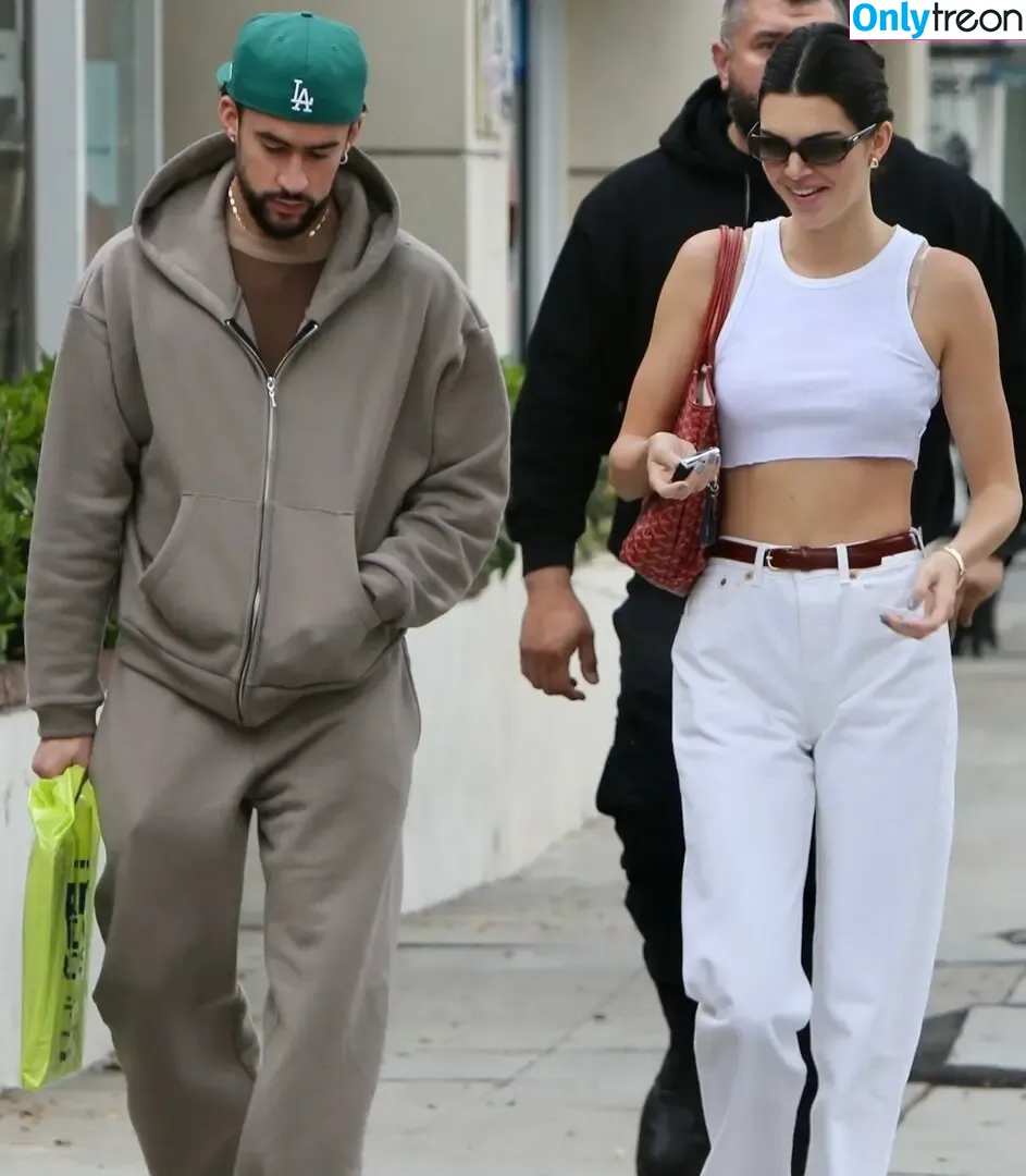 Kendall Jenner nude photo #3147 (KendallJenner)