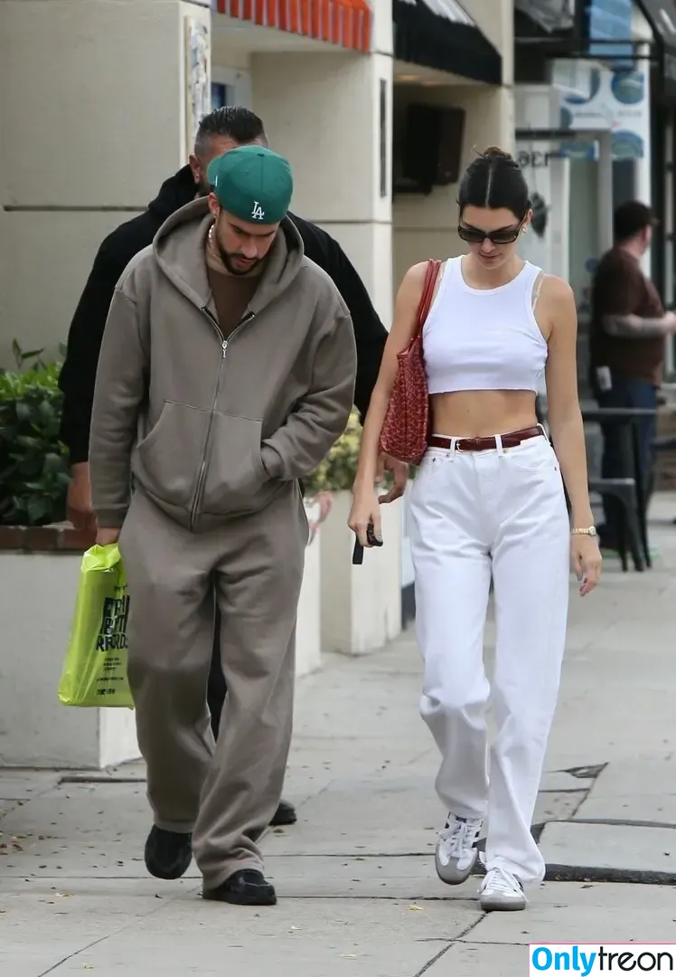 Kendall Jenner nude photo #3149 (KendallJenner)