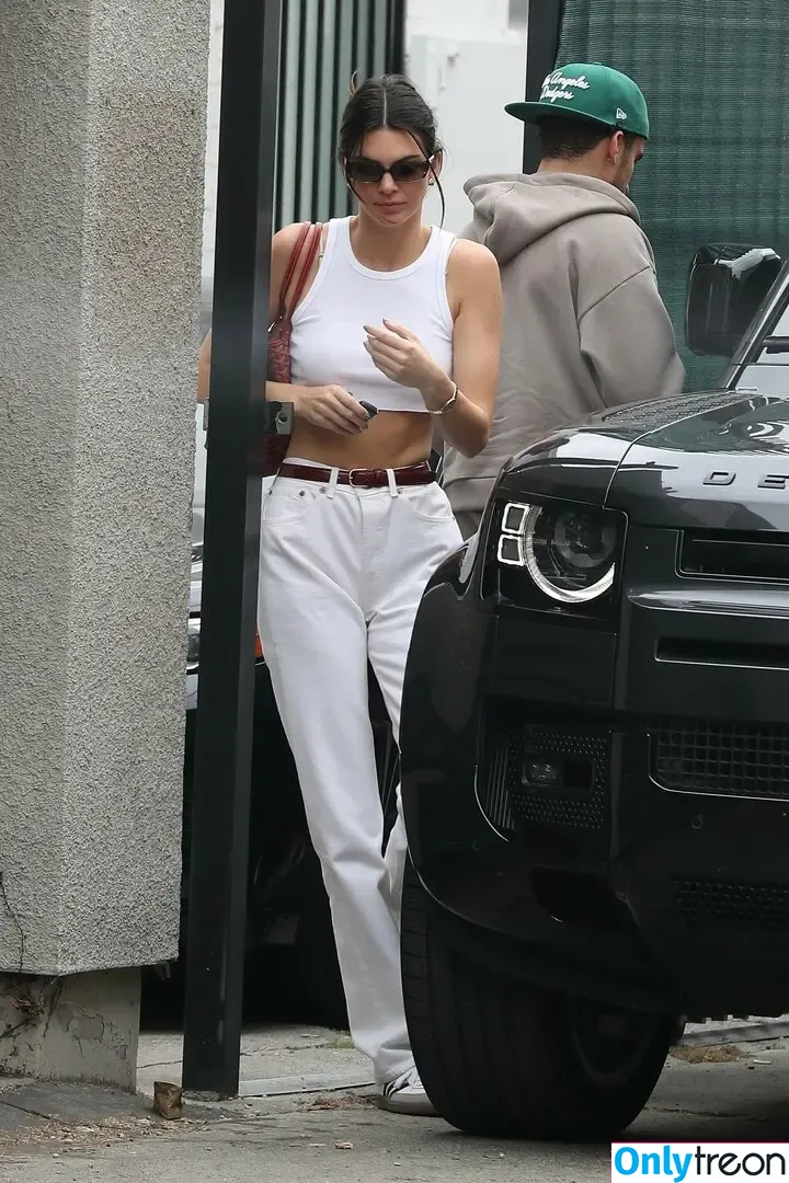Kendall Jenner nude photo #3151 (KendallJenner)
