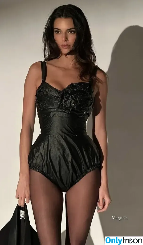 Kendall Jenner nude photo #3208 (KendallJenner)