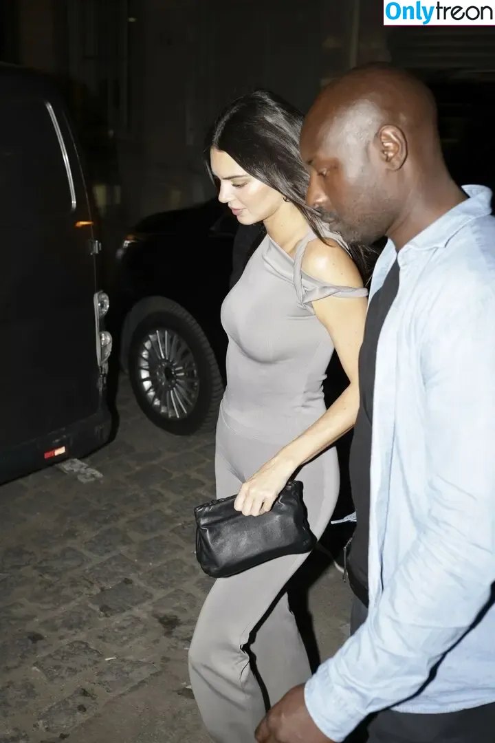 Kendall Jenner nude photo #3215 (KendallJenner)