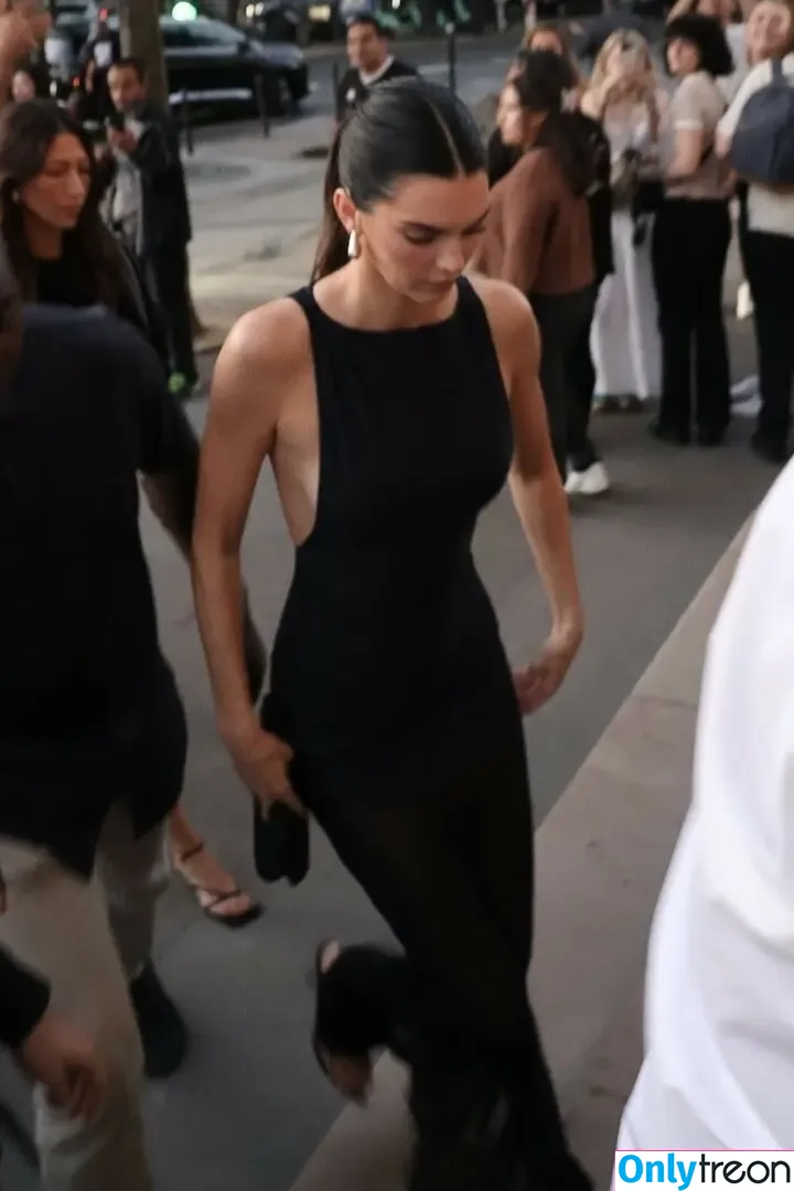 Kendall Jenner nude photo #3254 (KendallJenner)