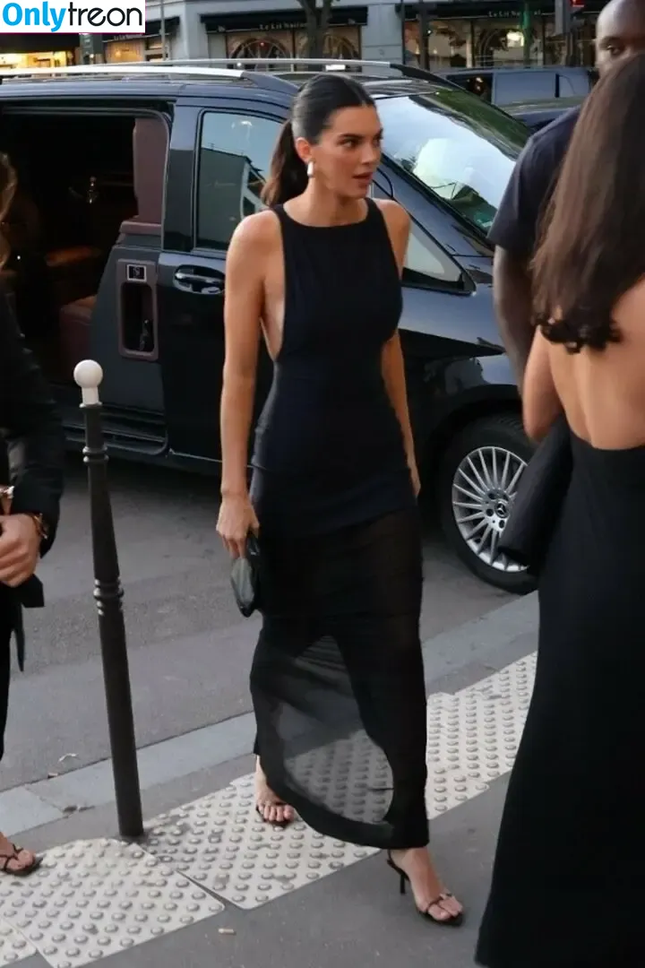 Kendall Jenner nude photo #3270 (KendallJenner)