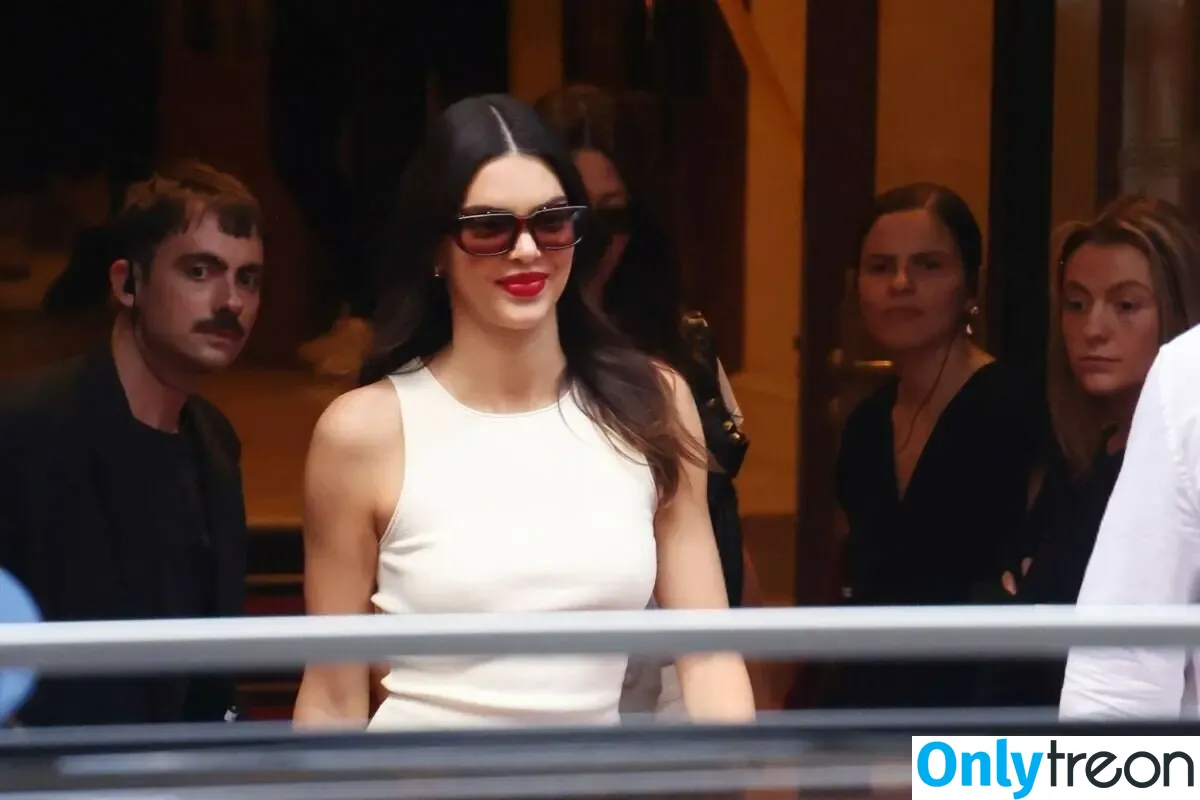 Kendall Jenner nude photo #3273 (KendallJenner)