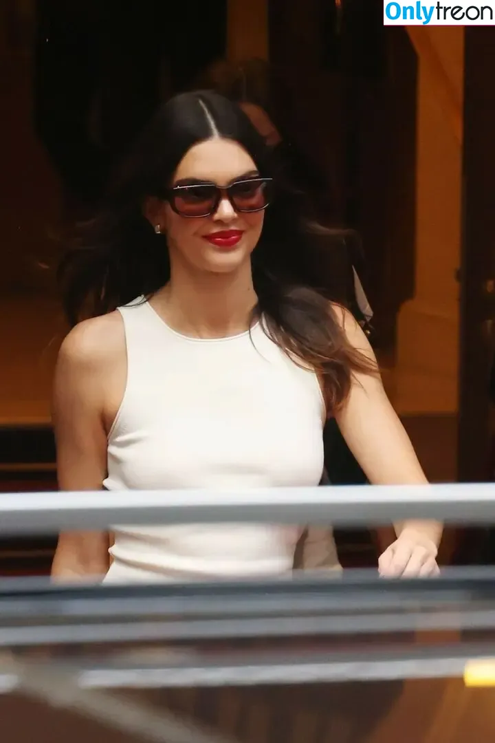Kendall Jenner nude photo #3274 (KendallJenner)