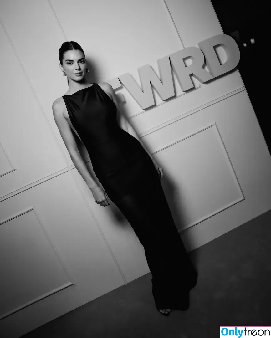 Kendall Jenner nude photo #3322 (KendallJenner)
