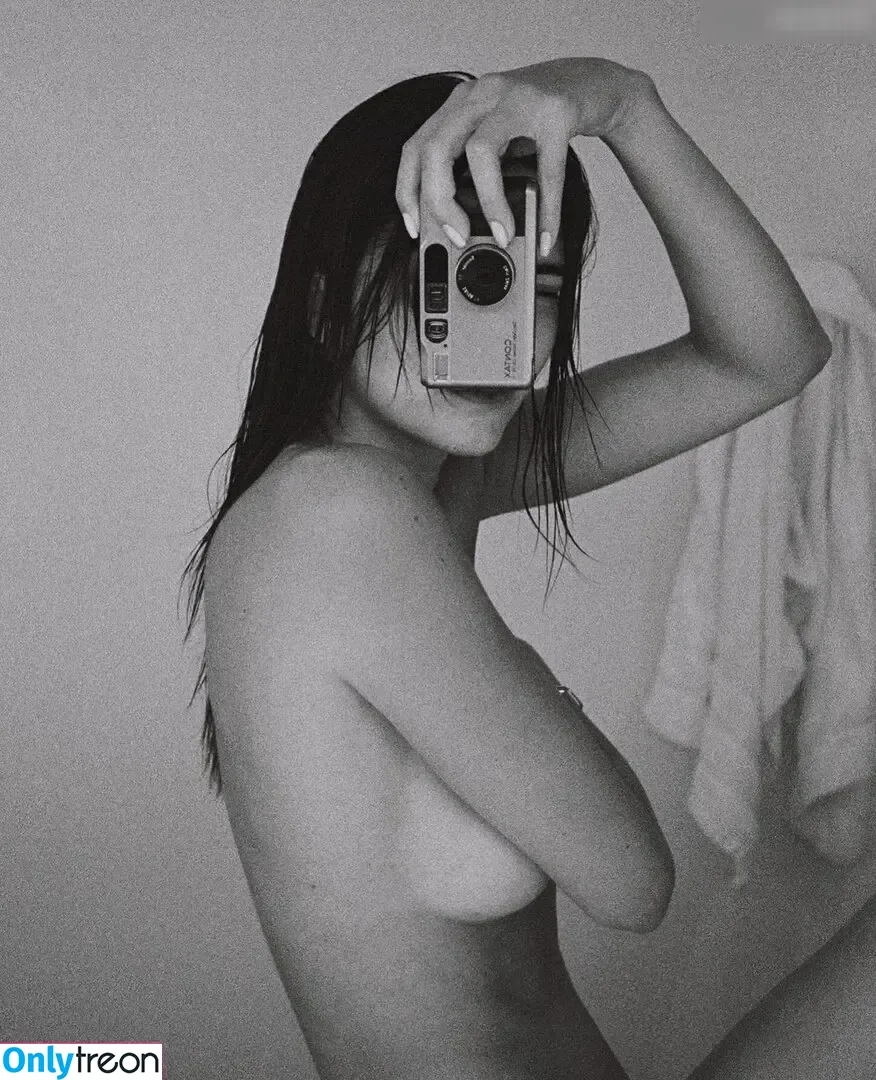 Kendall Jenner nude photo #3353 (KendallJenner)