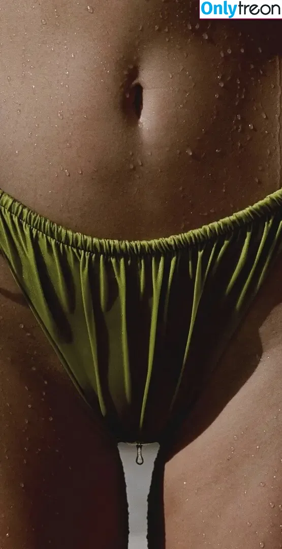 Kendall Jenner nude photo #3356 (KendallJenner)