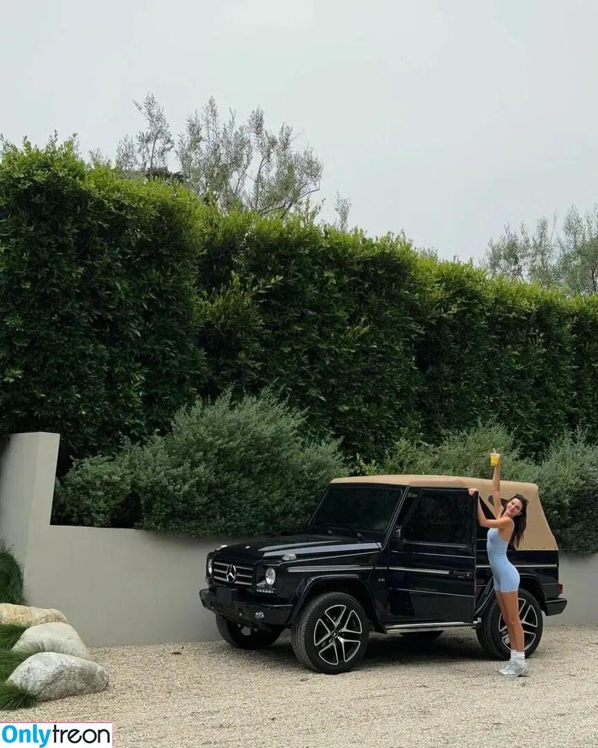 Kendall Jenner nude photo #3419 (KendallJenner)