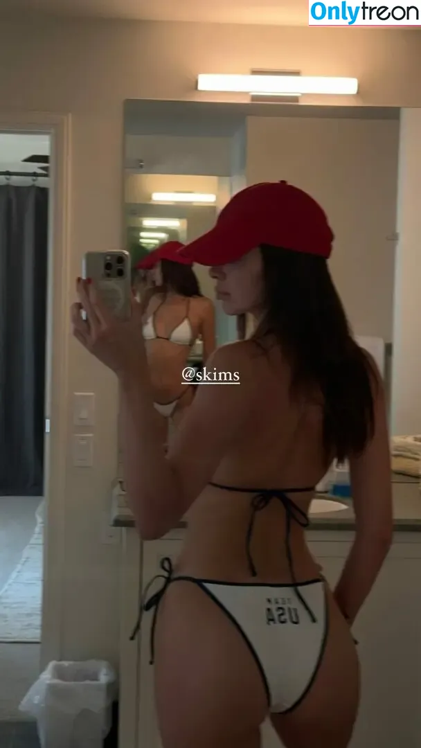 Kendall Jenner nude photo #3555 (KendallJenner)