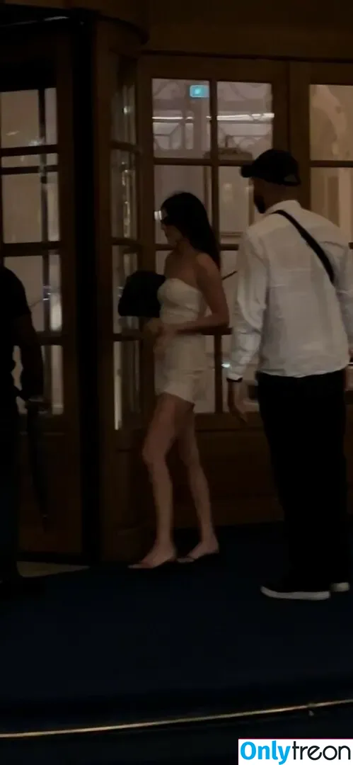 Kendall Jenner nude photo #3575 (KendallJenner)