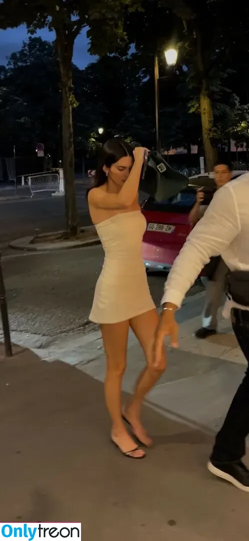 Kendall Jenner nude photo #3582 (KendallJenner)