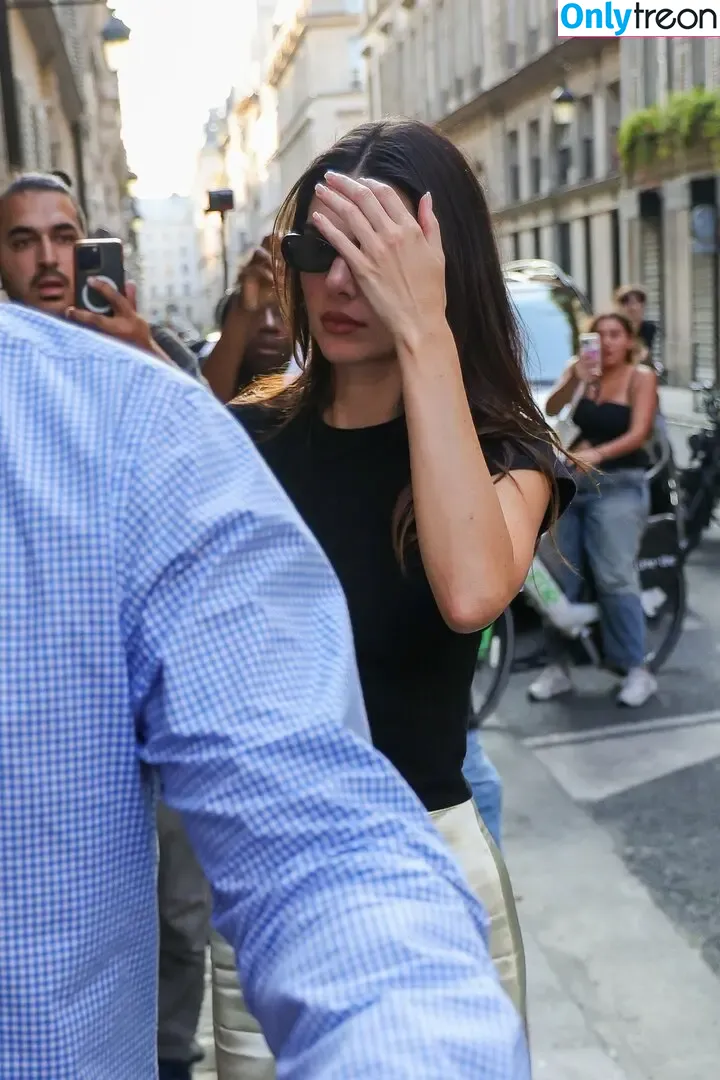 Kendall Jenner nude photo #3622 (KendallJenner)