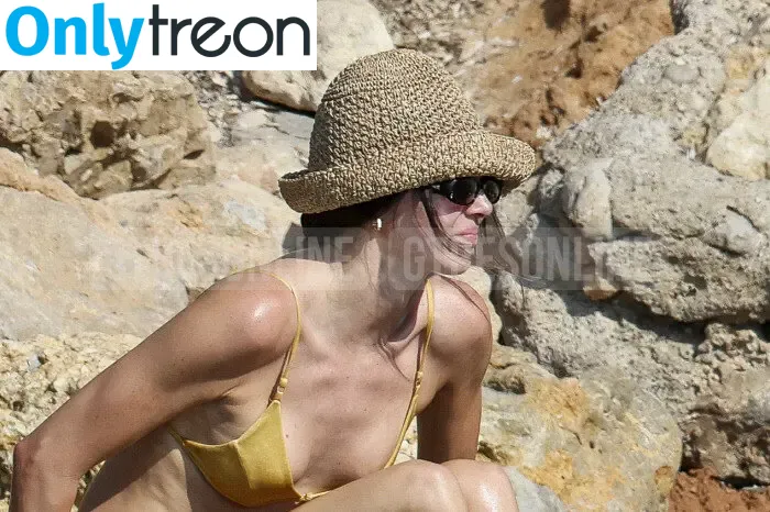 Kendall Jenner nude photo #3708 (KendallJenner)