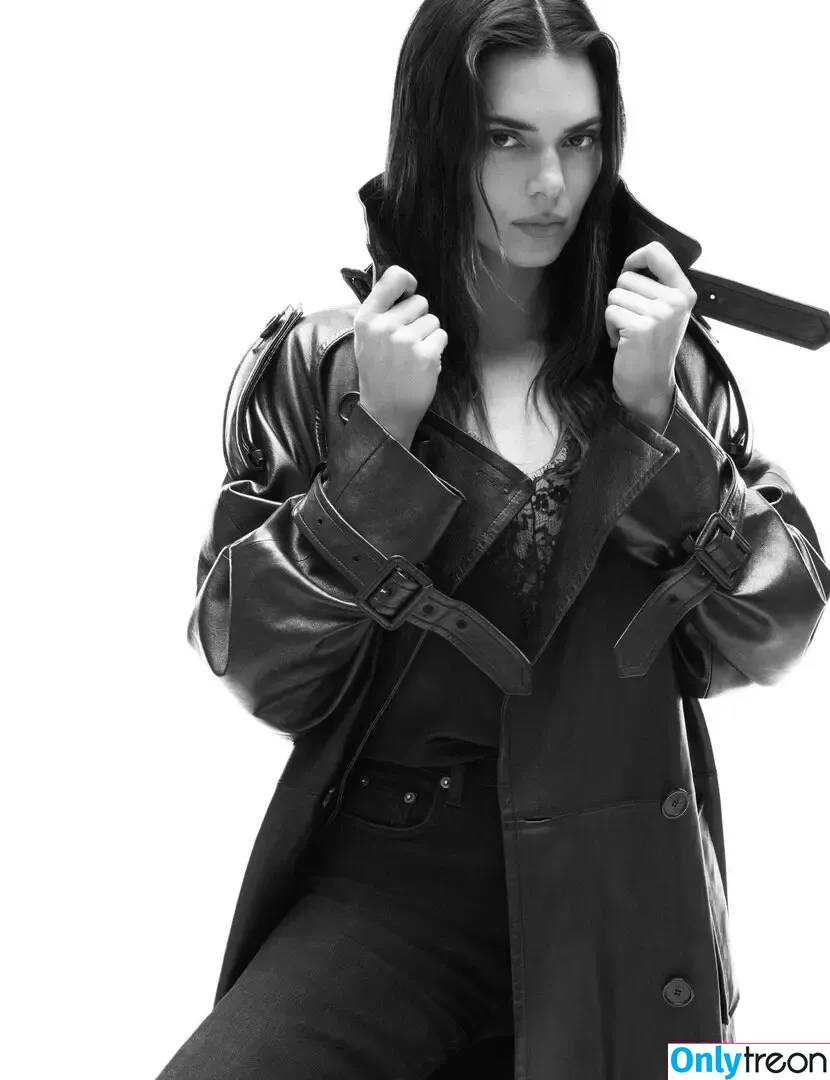 Kendall Jenner nude photo #3710 (KendallJenner)