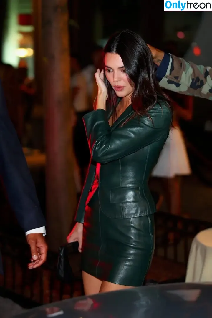 Kendall Jenner nude photo #3762 (KendallJenner)