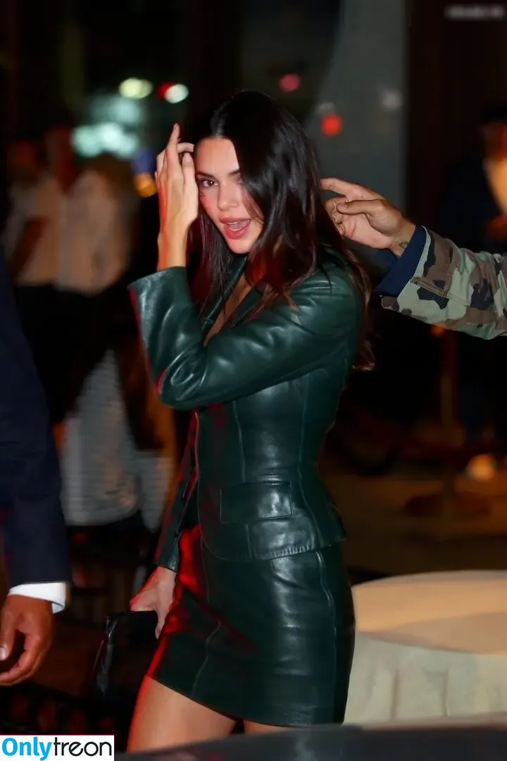 Kendall Jenner nude photo #3765 (KendallJenner)