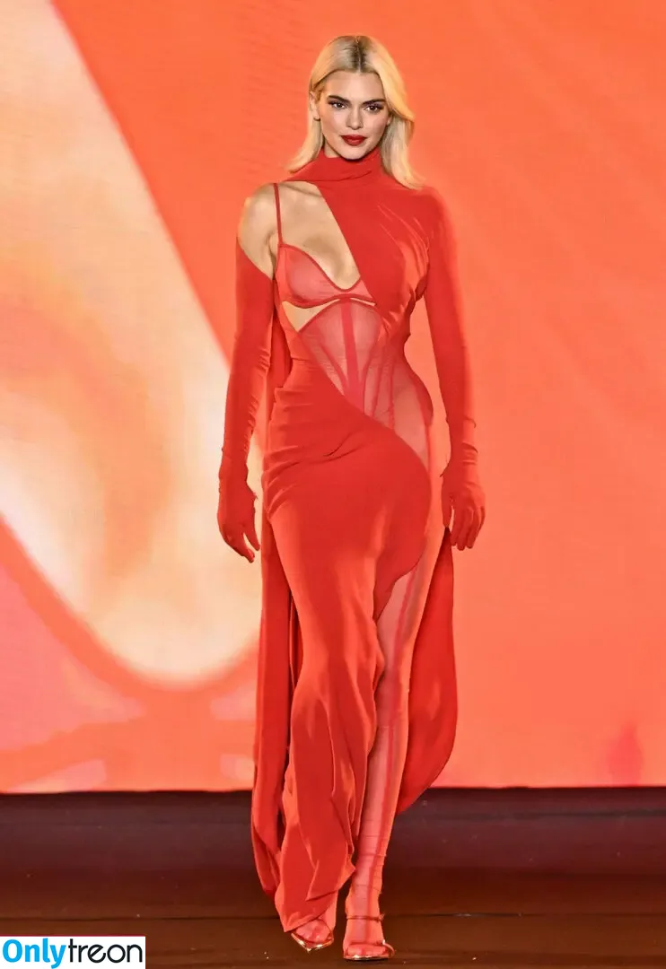 Kendall Jenner nude photo #3905 (KendallJenner)