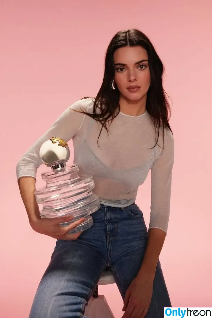 Kendall Jenner nude photo #3942 (KendallJenner)