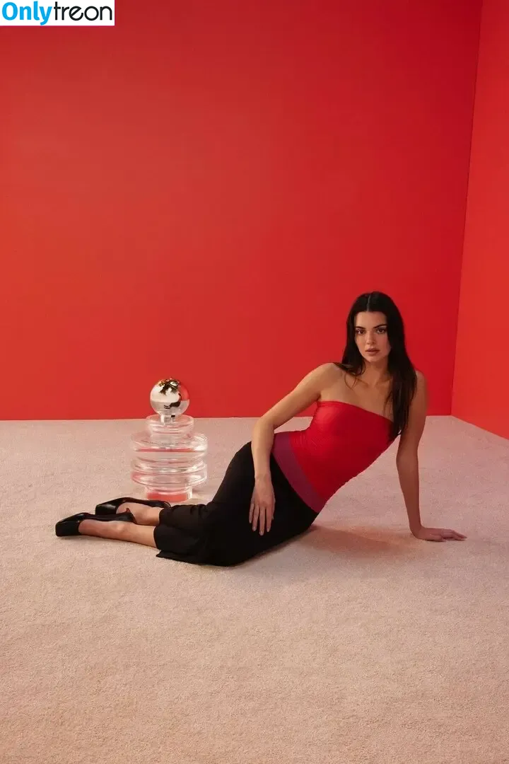 Kendall Jenner nude photo #3946 (KendallJenner)