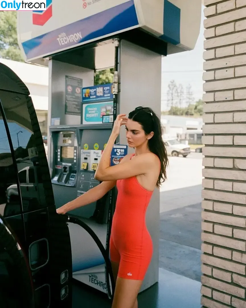 Kendall Jenner nude photo #3985 (KendallJenner)