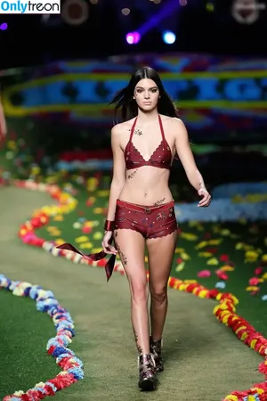 Kendall Jenner / KendallJenner nude photo #4045