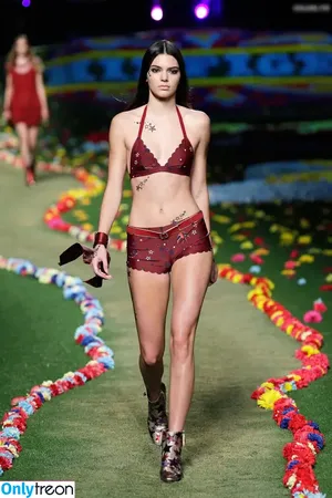 Kendall Jenner / KendallJenner nude photo #4047
