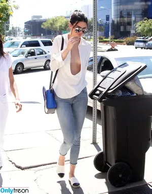 Kendall Jenner / KendallJenner nude photo #4155