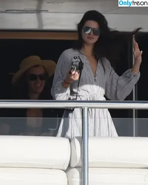 Kendall Jenner / KendallJenner nude photo #4196