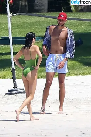 Kendall Jenner / KendallJenner nude photo #4825