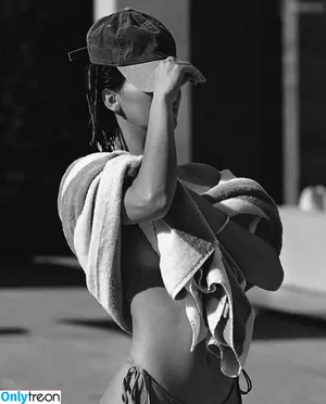 Kendall Jenner / KendallJenner nude photo #4873