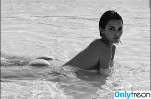 Kendall Jenner / KendallJenner nude photo #4880