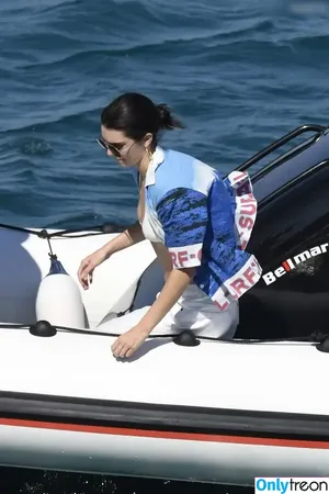 Kendall Jenner / KendallJenner nude photo #4887