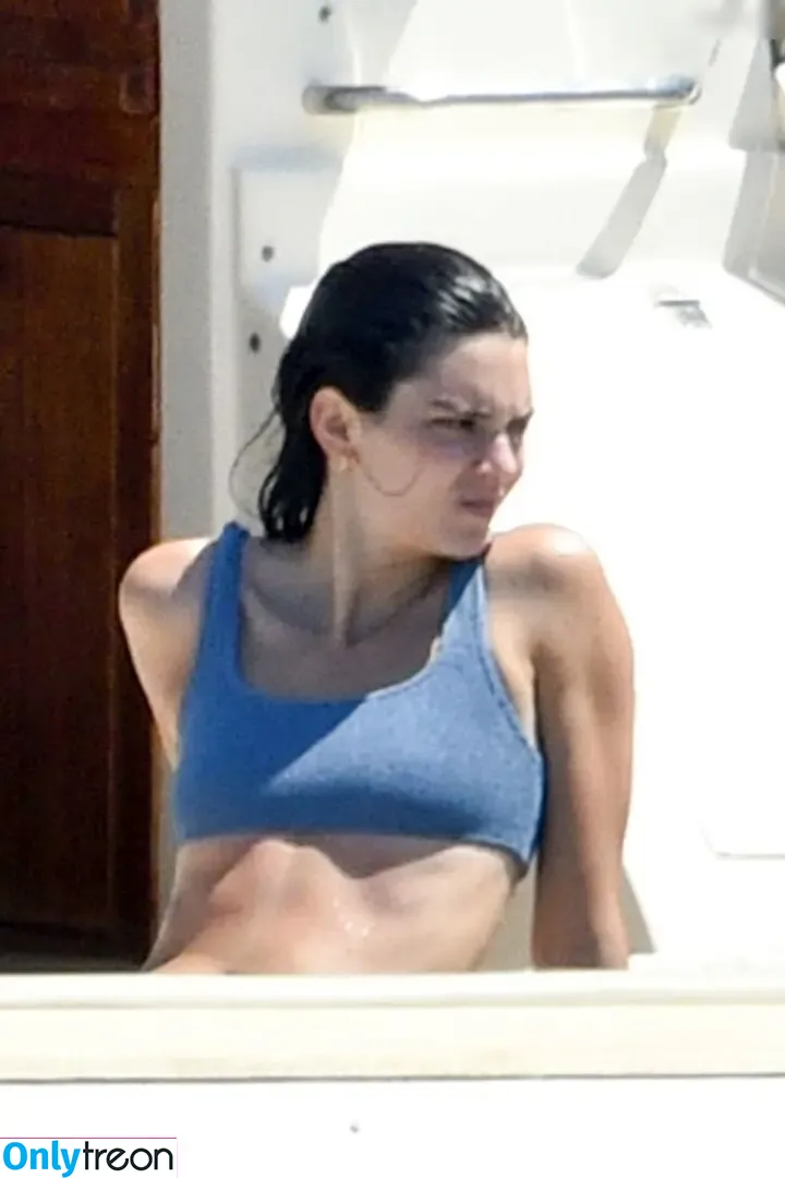 Kendall Jenner nude photo #4002 (KendallJenner)
