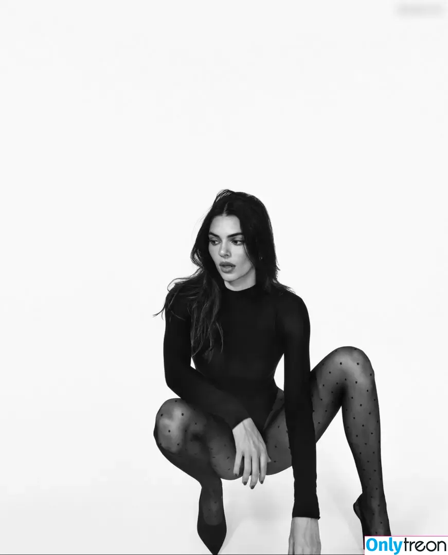 Kendall Jenner nude photo #4075 (KendallJenner)