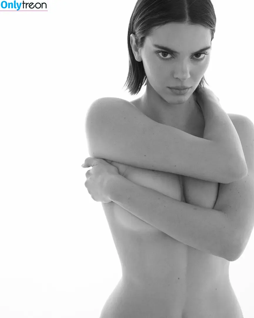 Kendall Jenner nude photo #4120 (KendallJenner)