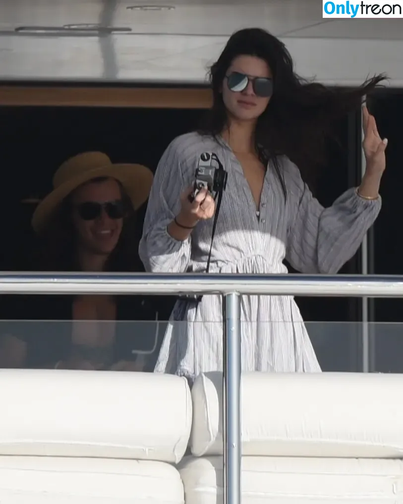 Kendall Jenner nude photo #4196 (KendallJenner)