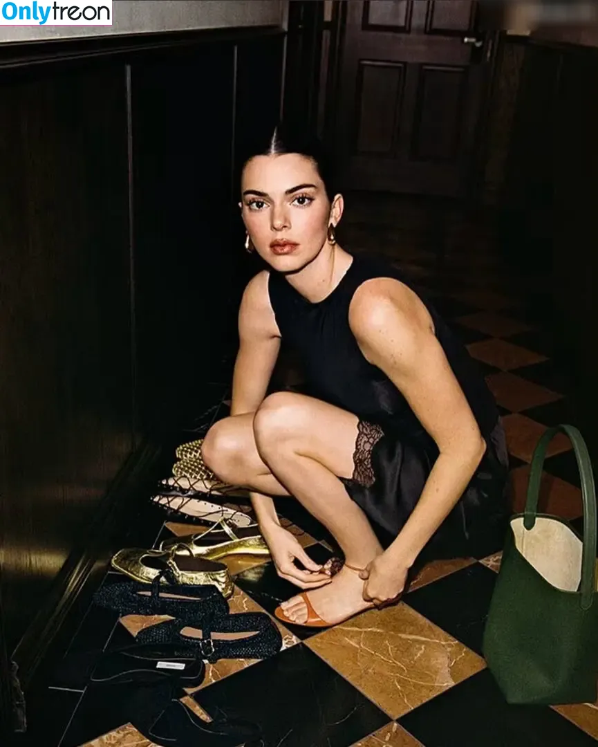 Kendall Jenner nude photo #4711 (KendallJenner)