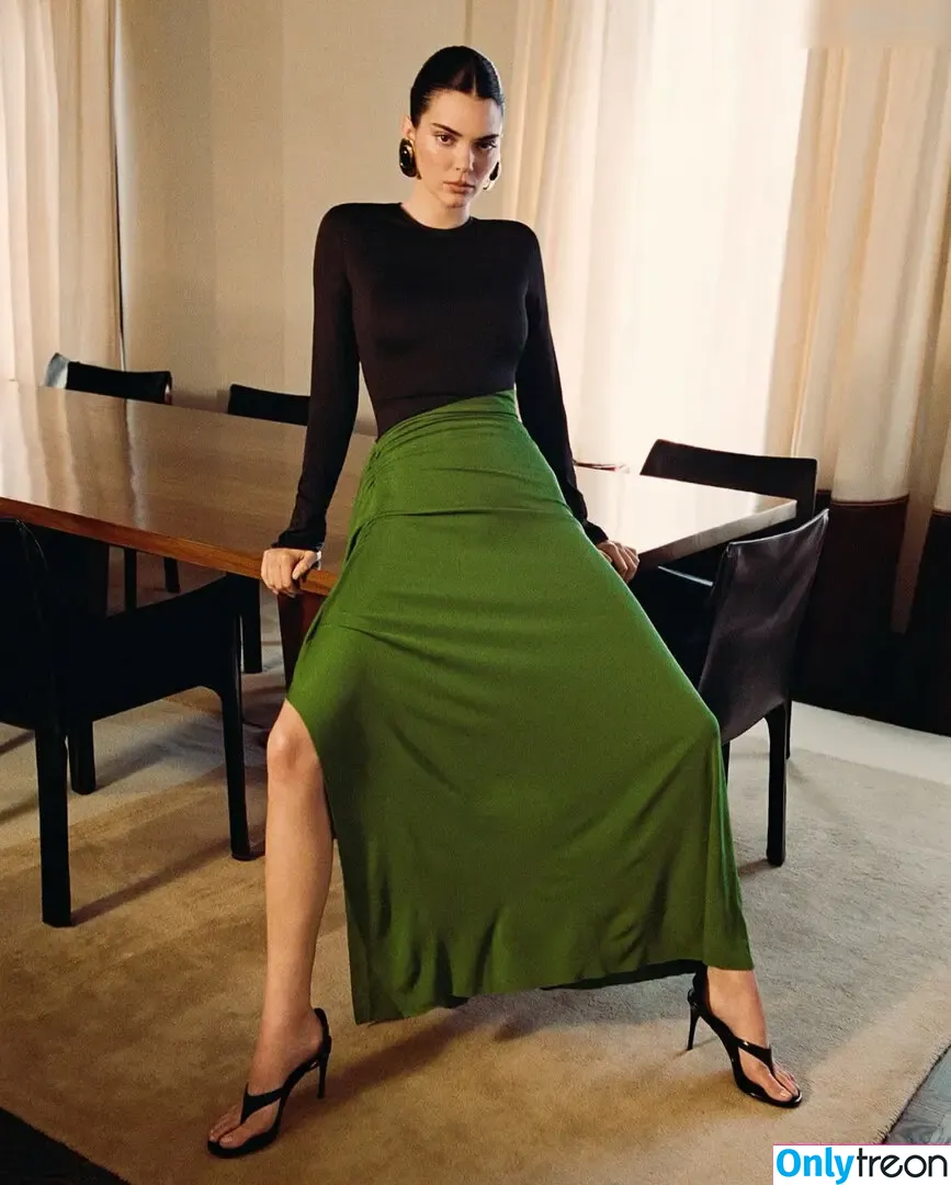 Kendall Jenner nude photo #4712 (KendallJenner)