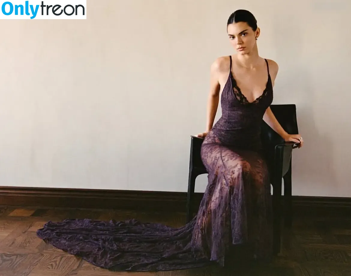 Kendall Jenner nude photo #4714 (KendallJenner)