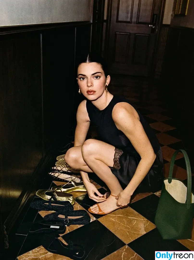 Kendall Jenner nude photo #4734 (KendallJenner)